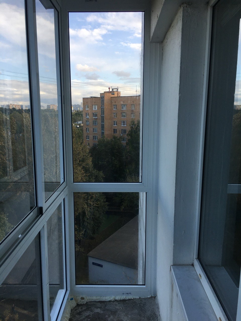 Французское остекление балкона в панельном доме